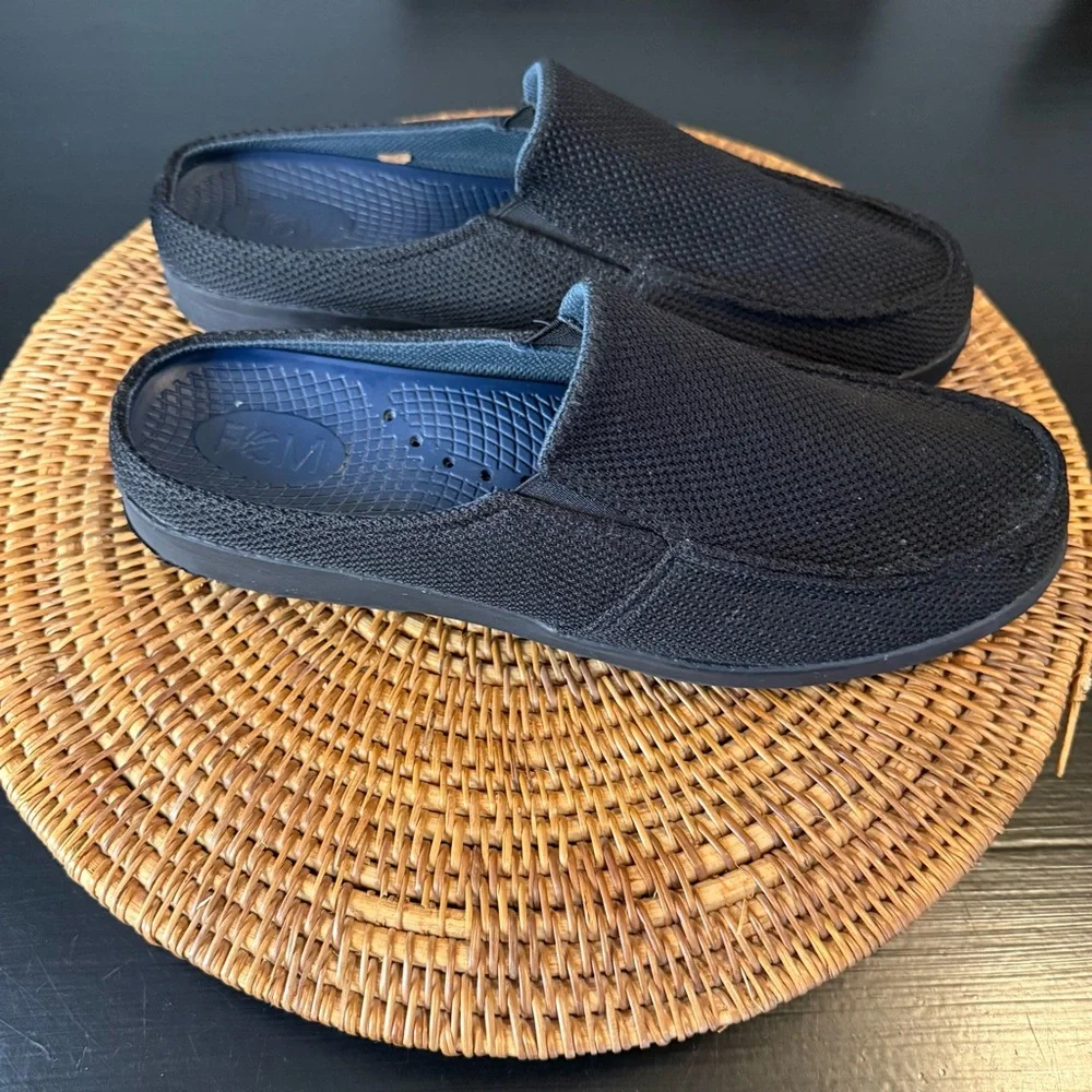 Island Company sleek black